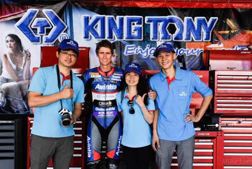 Mike Jones & KING TONY員工們