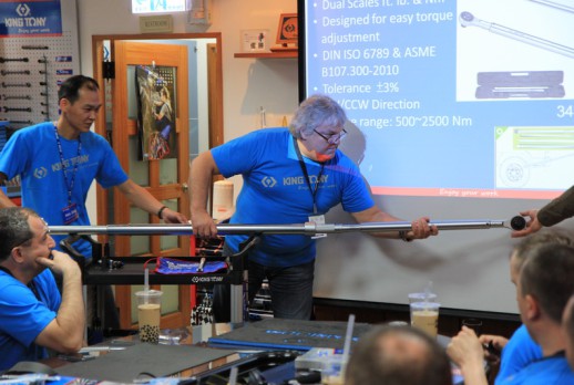 La introducción del producto KING TONY - 02