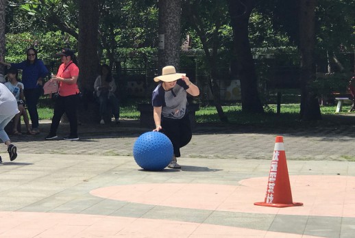 Rolling litchi rolling ball competition-2