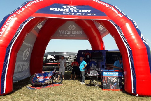 KING TONY Booth & Van