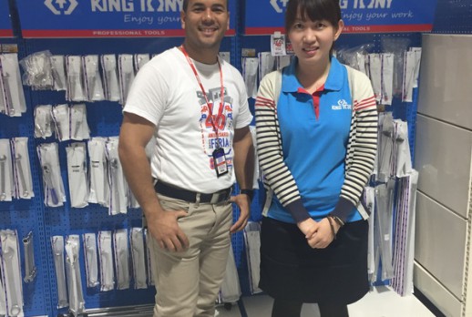 KING TONY with customers-01