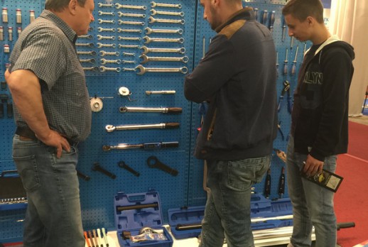 Customers visit KING TONY booth - 03