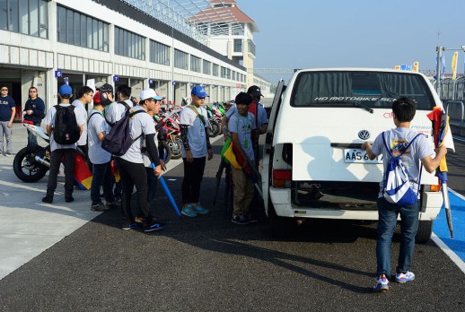 Field service vehicle and staffs - 03