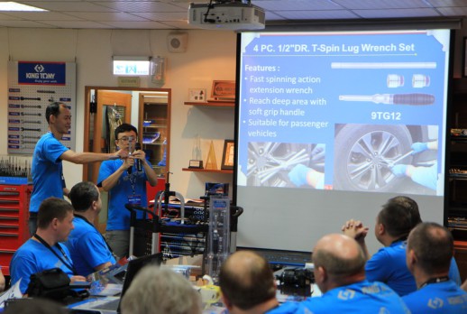 La introducción del producto KING TONY - 01