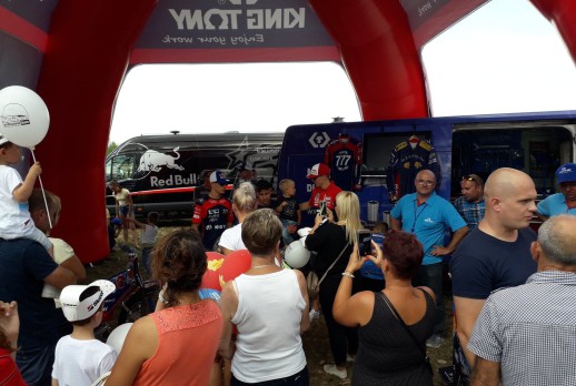 Racer autograph session-04