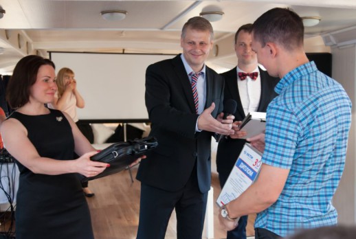 Winner can get diploma and leather bag KING TONY - 02