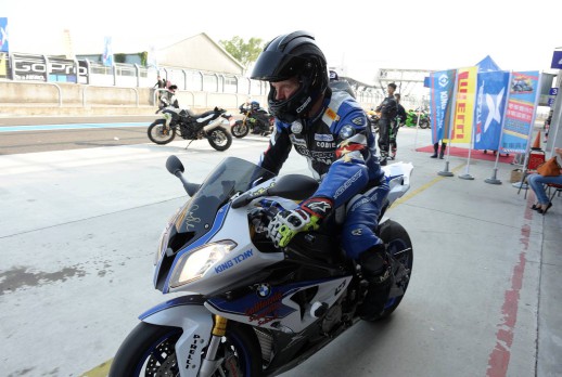 The coach rode motorcycle - 01