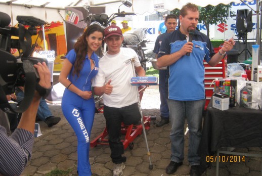 得獎者與模特兒合照