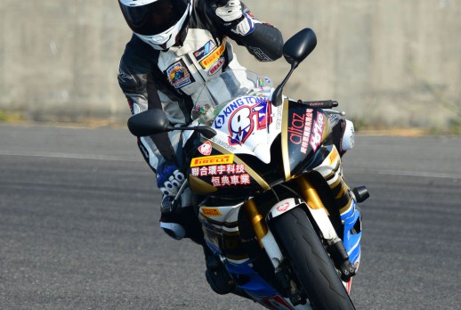 教练在赛道上教学现况 - 01