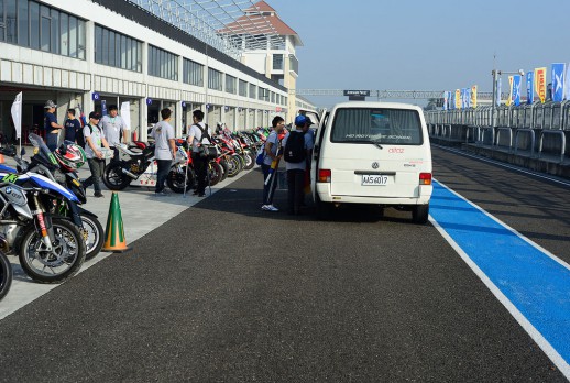 Field service vehicle and staffs - 02