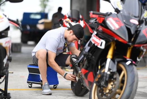 教練檢驗學員重機