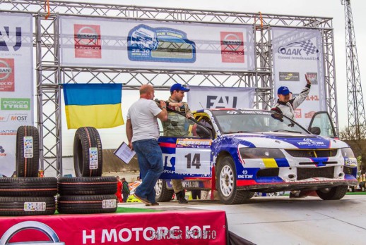 KING TONY比賽車在舞台上 - 01