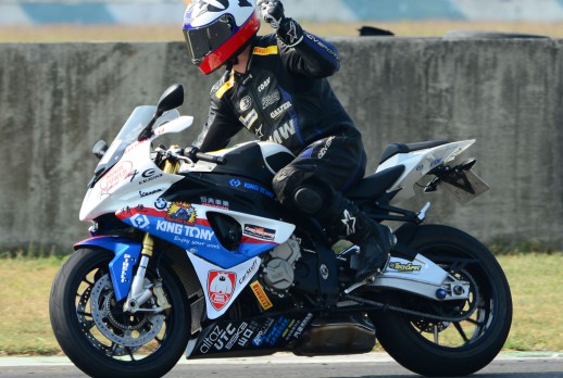 教练在赛道上教学现况 - 04