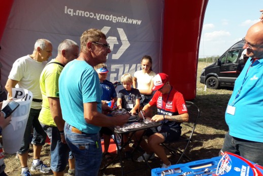 Racer autograph session-05