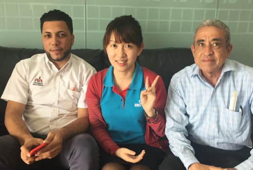 KING TONY with customers-02