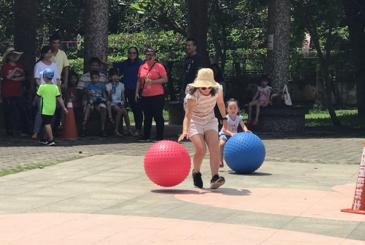 Rolling litchi rolling ball competition-3