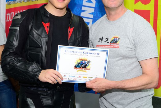 The coach issued a certificate to student - 01