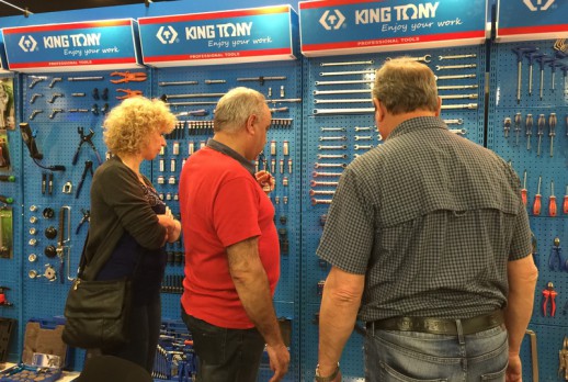 Customers visit KING TONY booth - 04