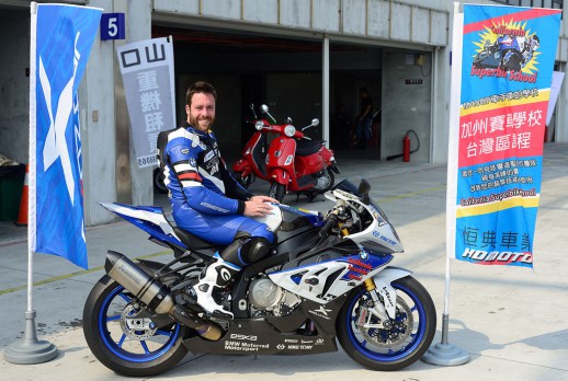 The Coach & Motorcycle - 03