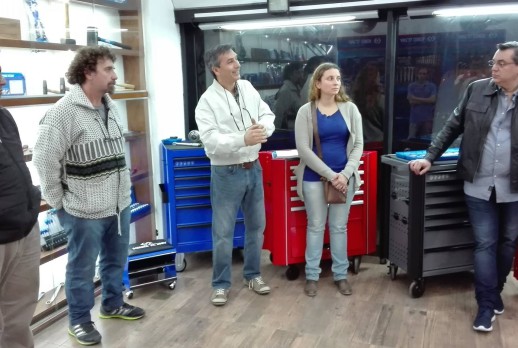 与顾客合照 - 03