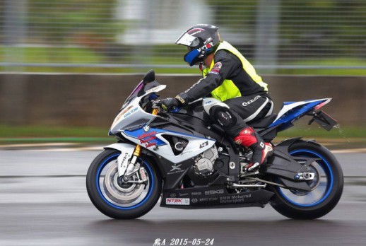 在雨中騎車 - 05