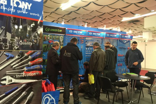 Customers visit KING TONY booth - 05