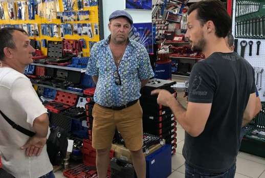 KING TONY tools & customers