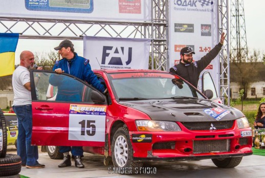 KING TONY比賽車在舞台上 - 02