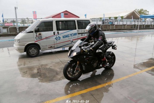 在雨中騎車 - 06