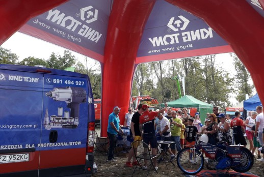 Racer autograph session-02