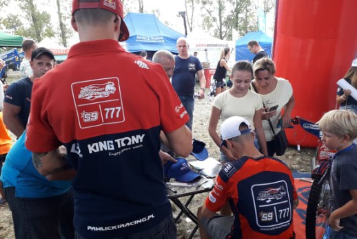 Racer autograph session-09