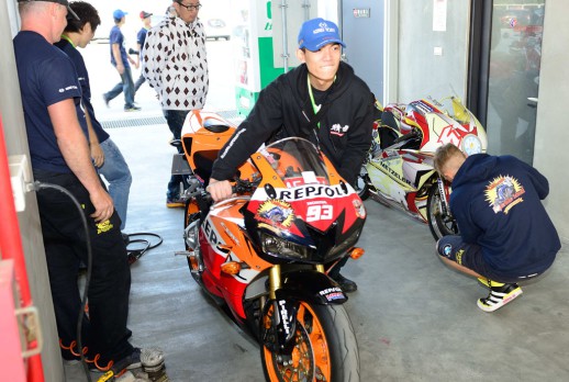 第一天 - 教练检验学员重机的胎压