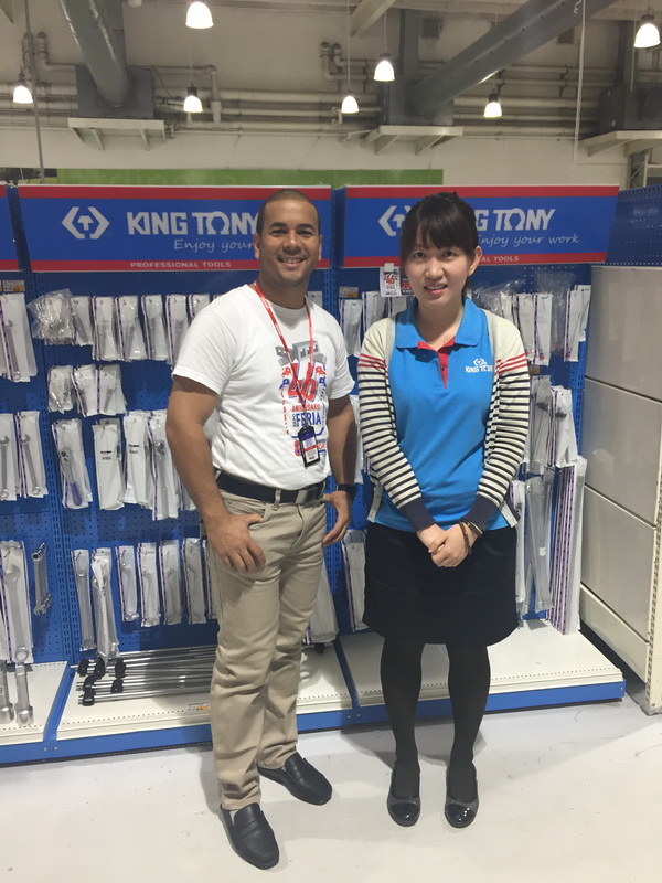 KING TONY with customer