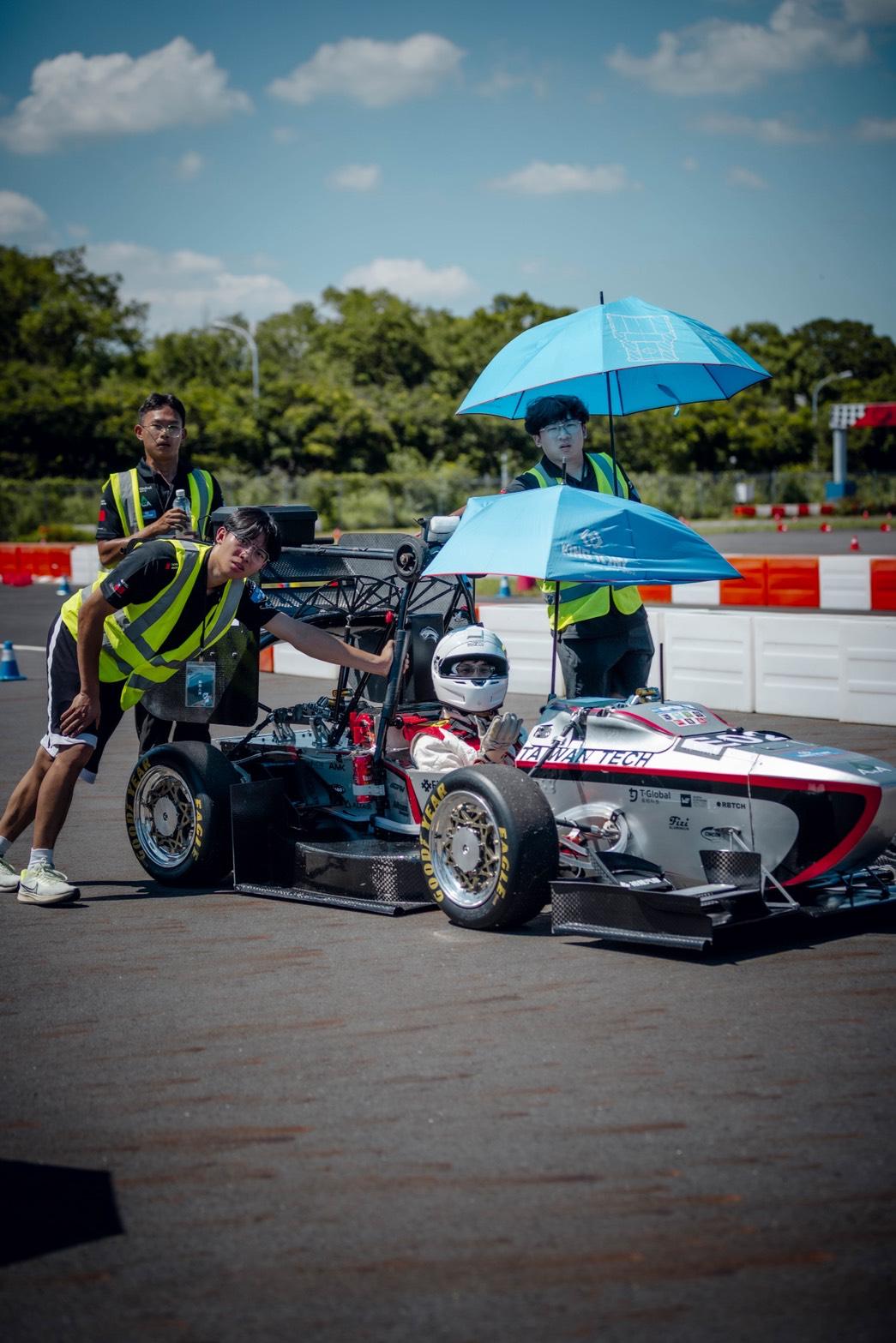 KING TONY patrocina a Taiwan Tech Racing